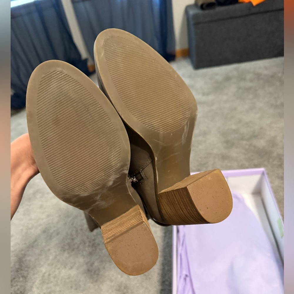 boots - Picture 3 of 4